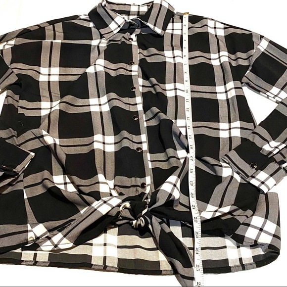 Ariella Black and White Plaid Snap Front Tie Top Women's M Medium - Picture 7 of 9